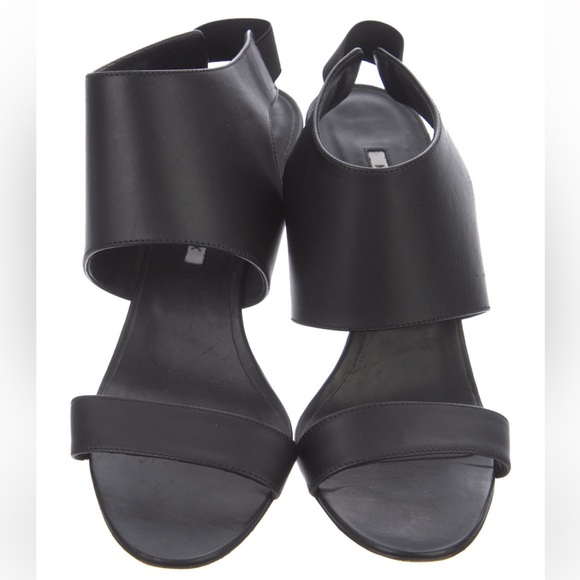 Manolo Blahnik Black Leather Slingback Sandals - Picture 3 of 14